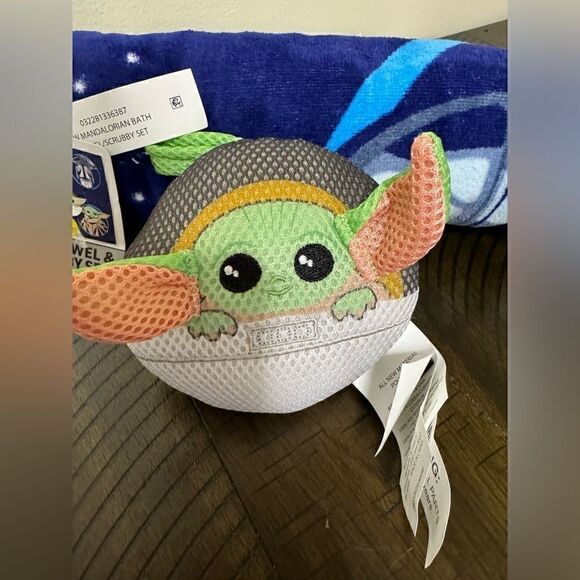 Star Wars Mandalorian Scrubby and bath towel set - Picture 2 of 3